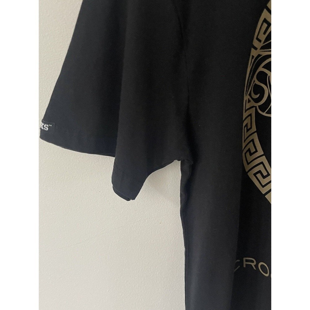 Crooks & Castles Men's Greco Bandusa Tee T-Shirt Size M Black Gold Metallic - Picture 3 of 10
